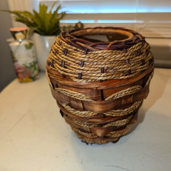 African Handmade Wicker Terracotta Decorative Pottery/Vase/Pot- Great Condition - Picture 5 of 9